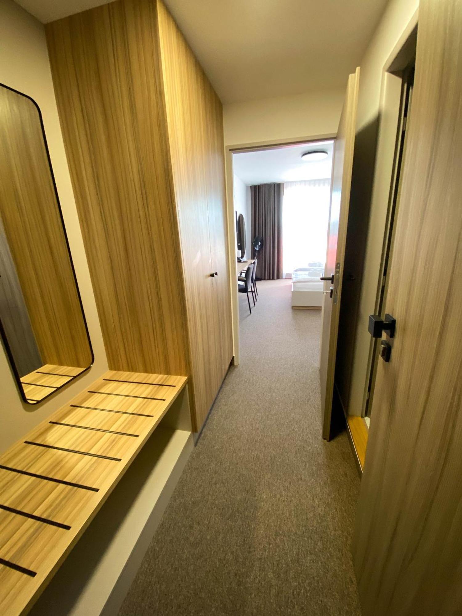 Steelhouse Hotel Trinec Eksteriør bilde