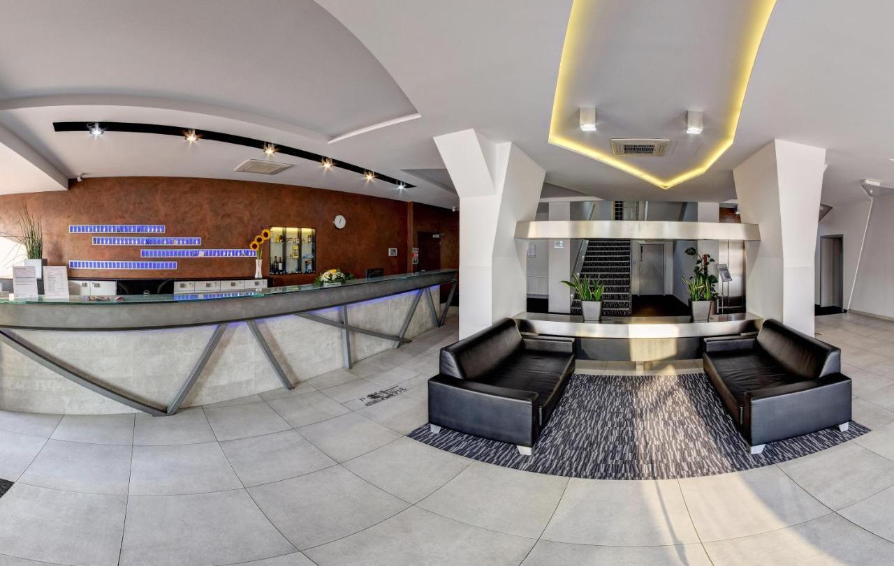 Steelhouse Hotel Trinec Eksteriør bilde